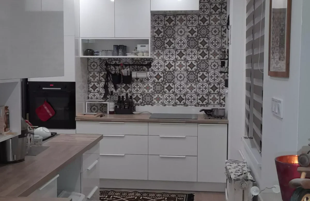 Rendhagyó U alakú konyha